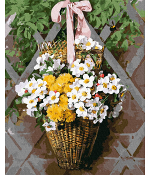 Плетений кошик з квітами
